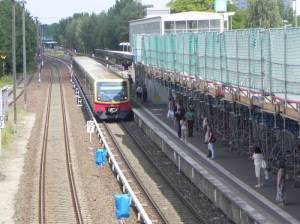  (S-Bahnhof Marzahn, East-Gate, Parkfriedhof Marzahn, Knorr-Gewerbepark) 