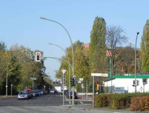  (Tempelhofer Weg, Berlin-Schöneberg, BSR-Recyclinghof, Bahnhof Südkreuz, Hans-Baluschek-Park) 