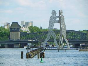  (Elsenbrücke, Berlin-Friedrichshain, Spree, Molecule Men, Treptower Park) 