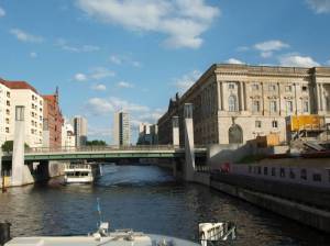 Klicken zum Vergrößern (Rathausbrücke, Berlin Mitte, Nikolaiviertel, Berliner Rathaus)