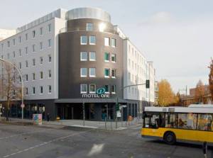  (Motel One Berlin-Bellevue, Paulstraße 21, 10557 Berlin) 