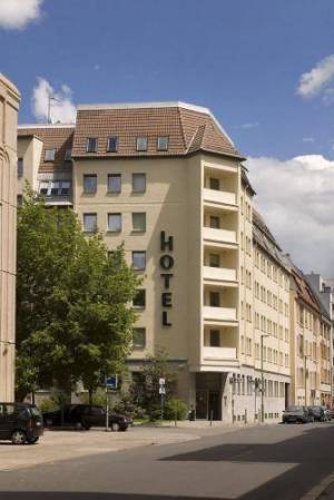  Dietrich-Bonhoeffer-Hotel Berlin Mitte, Ziegelstr. 30, 10117 Berlin