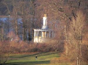 Jagdschlosspark mit der großen Neugierde im Hintergrund (2012) Jagdschlosspark, Berlin-Wannsee, Jagdschloss Glienicke, Havel, Volkspark Klein-Glienicke, Glienicker Brücke, Villa Schöningen